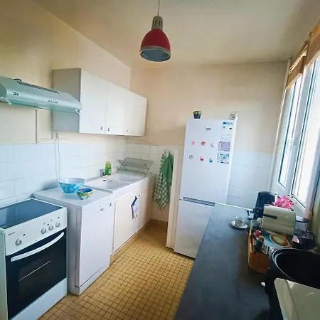 Le Nid De Basch Near Paris *